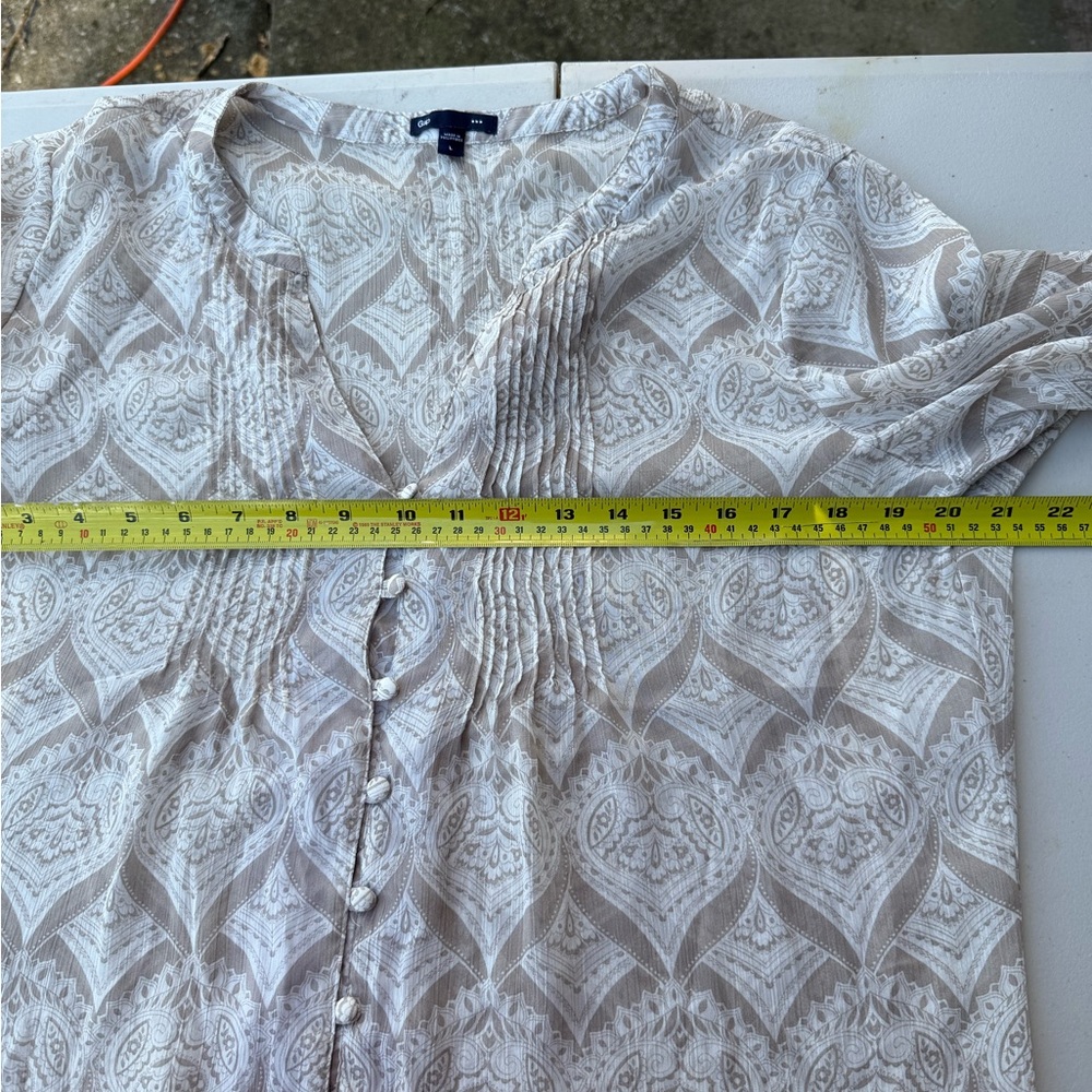 Patterned Button-Up Blouse - Picture 3 of 4